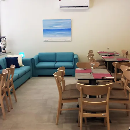 Efrosini & מלון דירות פראליה פנטליימונוס