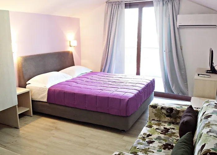 Efrosini & Paralia Panteleimonos