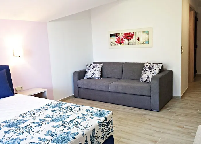 Efrosini & 4* Paralia Panteleimonos