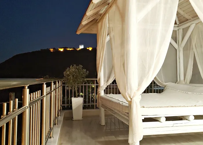 Efrosini & 4* Paralia Panteleimonos