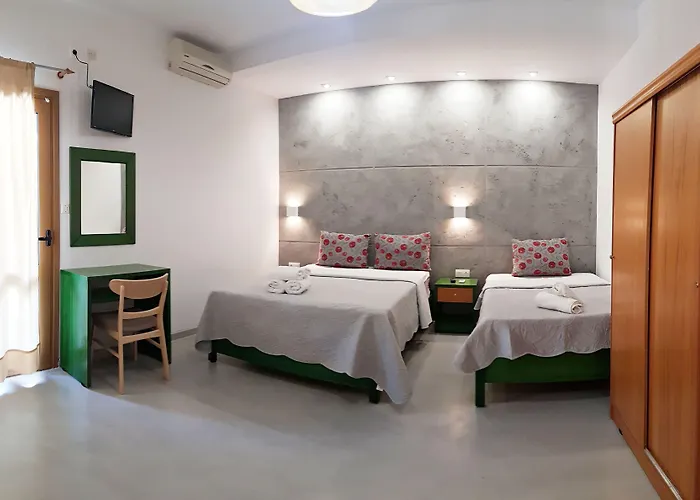 Efrosini & Paralia Panteleimonos