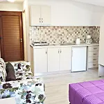 Efrosini & Lejlighedshotel 4*