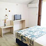 Efrosini & 4* Paralia Panteleimonos