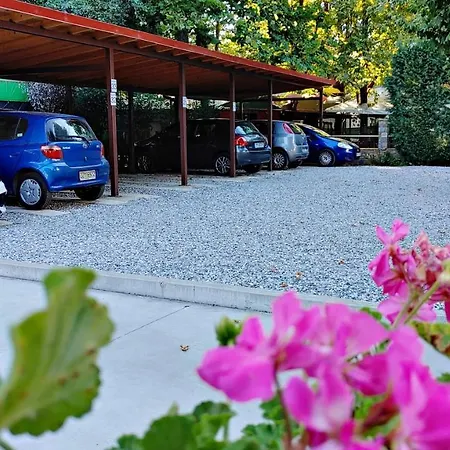 Hotel apartamentowy Efrosini & 2*