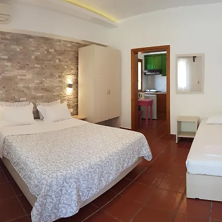 Aparthotel Efrosini & 2*