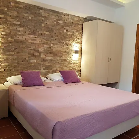 Efrosini & Paralia Pantaleimonos