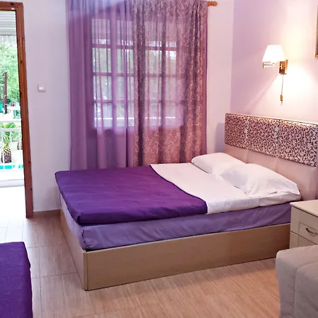 Efrosini & Paralia Panteleimonos