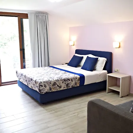 Aparthotel Efrosini & Paralia Panteleimonos