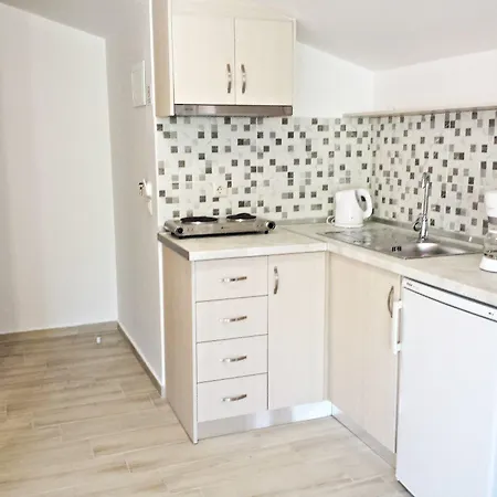 Apartahotel Efrosini & Paralia Panteleimonos