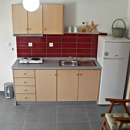 Efrosini & Paralia Pantaleimonos