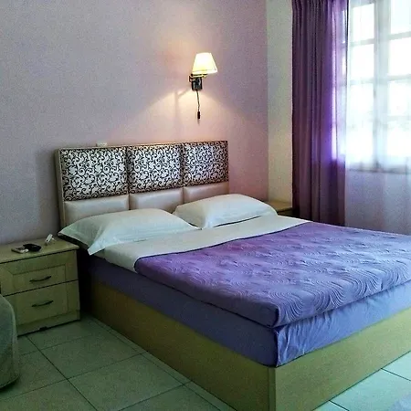 Efrosini & Hotel apartamentowy 2*