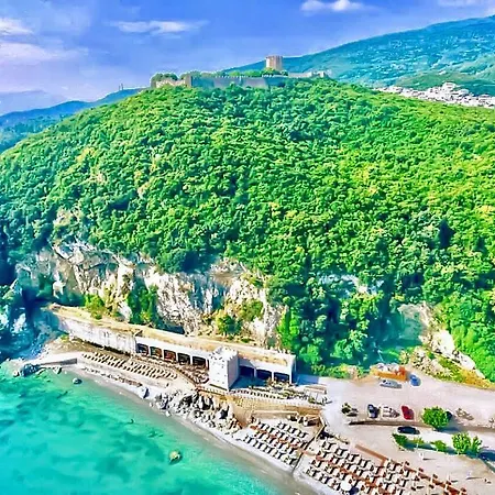 Efrosini & Aparthotel