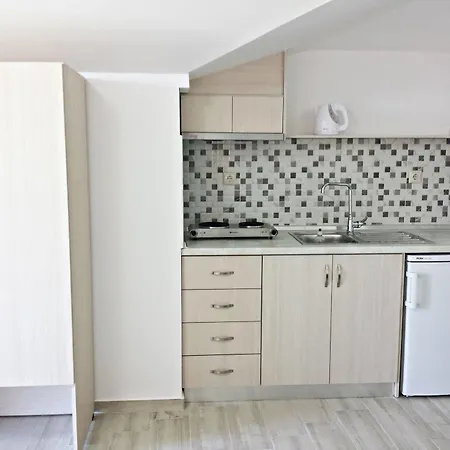 Hotel apartamentowy Efrosini & Paralia Panteleimonos