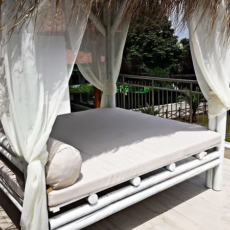 Efrosini & 2* Paralia Panteleimonos