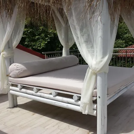 Efrosini & Hotel apartamentowy 2*