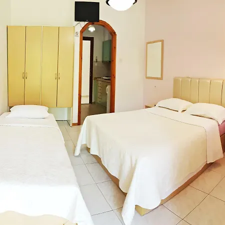 Efrosini & 2* Paralia Panteleimonos