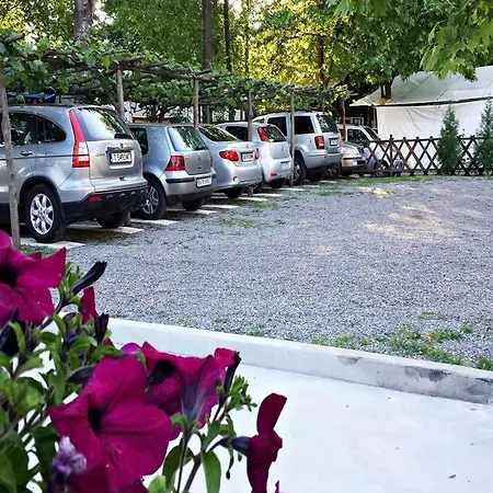 Efrosini & Paralia Panteleimonos
