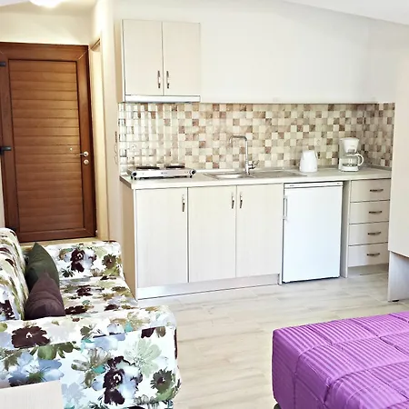 Aparthotel Efrosini & 2*