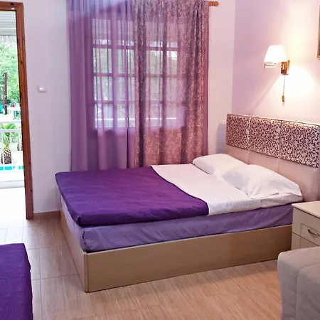 Efrosini & Hotel apartamentowy 2*