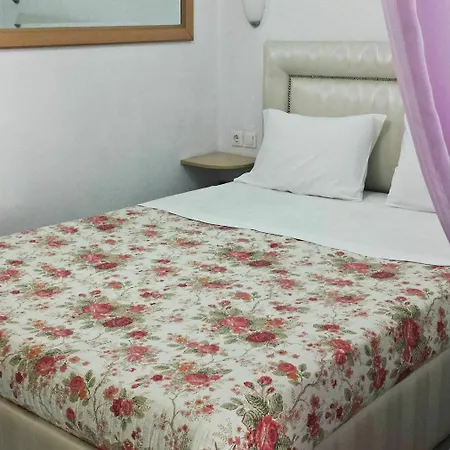 Efrosini & Hotel apartamentowy Paralia Panteleimonos