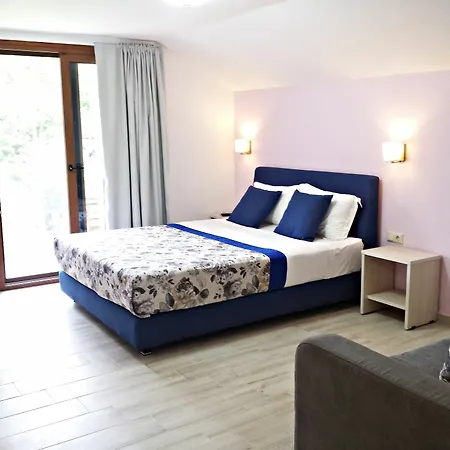 Efrosini & Hotel apartamentowy