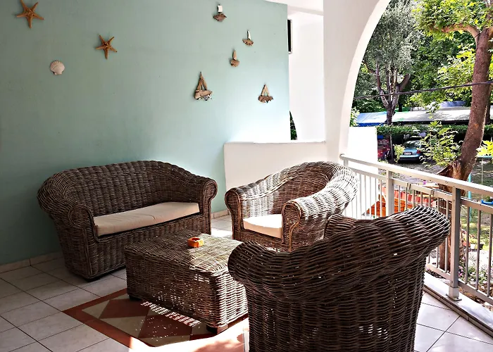 公寓式酒店 Efrosini & 帕拉利亚潘塔利莫诺斯