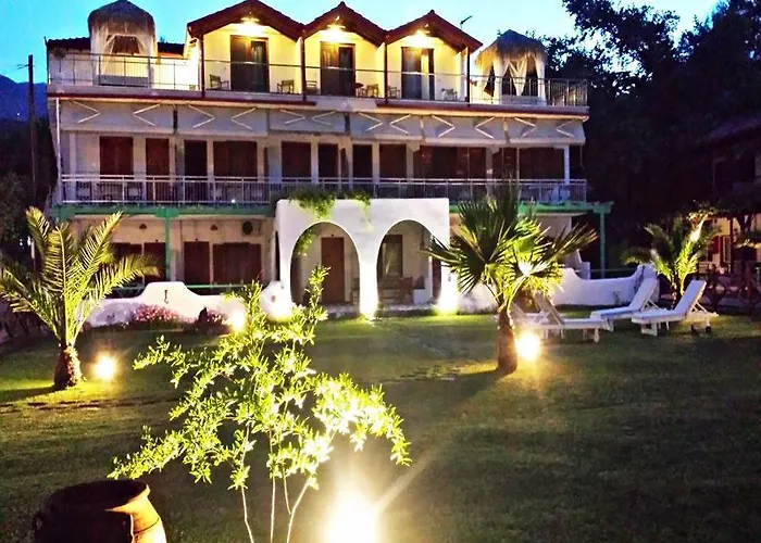 Efrosini & 帕拉利亚潘塔利莫诺斯